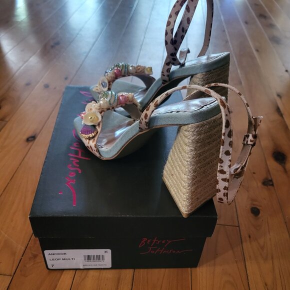 Betsey Johnson embellished seashell sandals - Picture 2 of 4